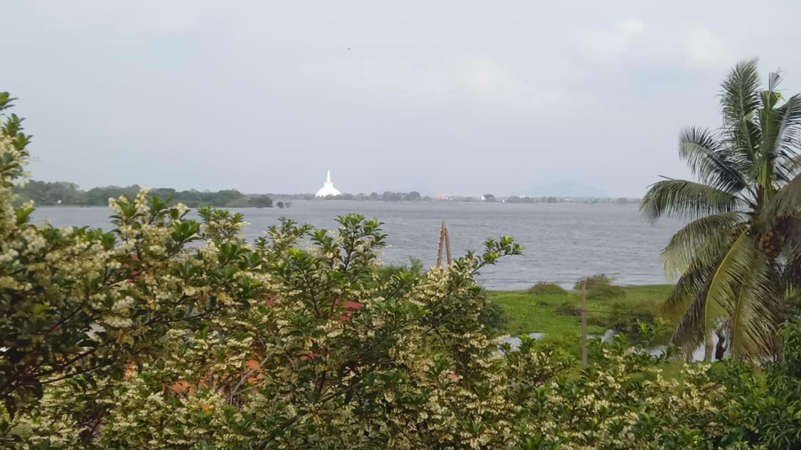 Lake Edge Resort Anuradhapura Exterior foto